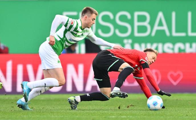 15 12 2024 Soccer Season 2024 2025 2 Soccer Bundesliga 16 Matchday SpVgg Greuther Fürth Kleeblatt Hannover 96 Sportfoto Zink xwoxzix DFL regulations prohibit any use of photographs as image sequences and or quasi video only for editorial use Gian Luca Gian Luca Itter 27, SpVgg Greuther Fürth Havard Nielsen 16, Hannover 96 H96