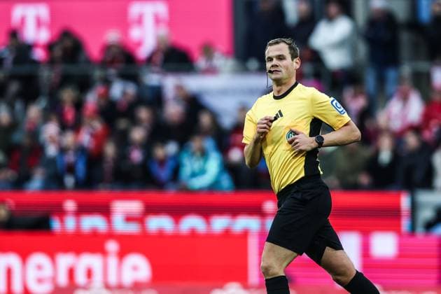 Sport, Football, 2 Bundesliga Season 2024 2025 16 Matchday 1 FC Köln 1 FC Nürnberg 15 12 2024, RheinEnergieSTADION Dr Robin Braun Referee Cologne RheinEnergieSTADION North Rhine-Westphalia Germany