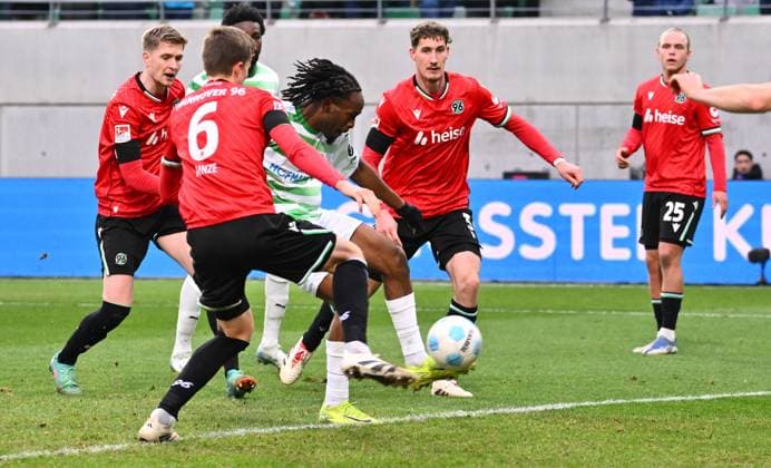 15 12 2024 Soccer season 2024 2025 2 Soccer Bundesliga 16 Matchday SpVgg Greuther Fürth Kleeblatt Hannover 96 Sportfoto Zink xwoxzix DFL regulations prohibit any use of photographs as image sequences and or quasi video only for editorial use Noel Futkeu 9, SpVgg Greuther Fürth erzielt Treffer Tor Torschuß zum 1 0