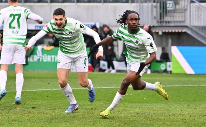 15 12 2024 Soccer Season 2024 2025 2 Soccer Bundesliga 16 Matchday SpVgg Greuther Fürth Kleeblatt Hannover 96 Sportfoto Zink xwoxzix DFL regulations prohibit any use of photographs as image sequences and or quasi video only for editorial use Torjubel Jubel nach Treffer Tor Torschuß zum 1 0 durch Noel Futkeu 9, SpVgg Greuther Fürth Damian Michalski 4, SpVgg Greuther Fürth Noel Futkeu 9, SpVgg Greuther Fürth