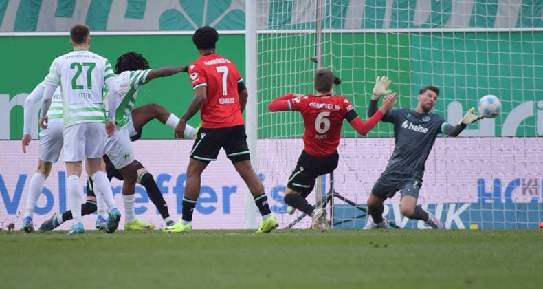 15 12 2024, xblx, Fußball 2 Bundesliga, Spvgg Greuther Fuerth Hannover 96 emspor, v l Noel Futkeu SpVgg Greuther Fürth , Goal scored, Tor zum 1 0 DFL DFB REGULATIONS PROHIBIT ANY USE OF PHOTOGRAPHS as IMAGE SEQUENCES and or QUASI VIDEO Fuerth