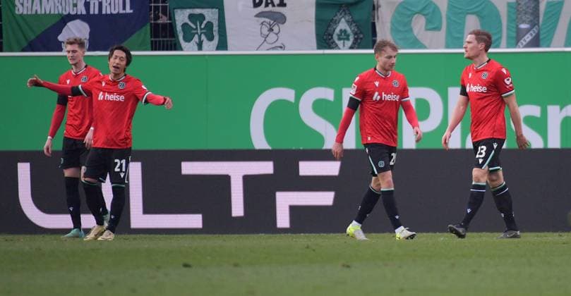 15 12 2024, xblx, Fussball 2 Bundesliga, Spvgg Greuther Fuerth Hannover 96 emspor, v l hannover enttaeuscht, enttaeuscht schauend, dissapointed, Enttäuschung, Enttaeuschung nach dem tor DFL DFB REGULATIONS PROHIBIT ANY USE OF PHOTOGRAPHS as IMAGE SEQUENCES and or QUASI VIDEO Fuerth