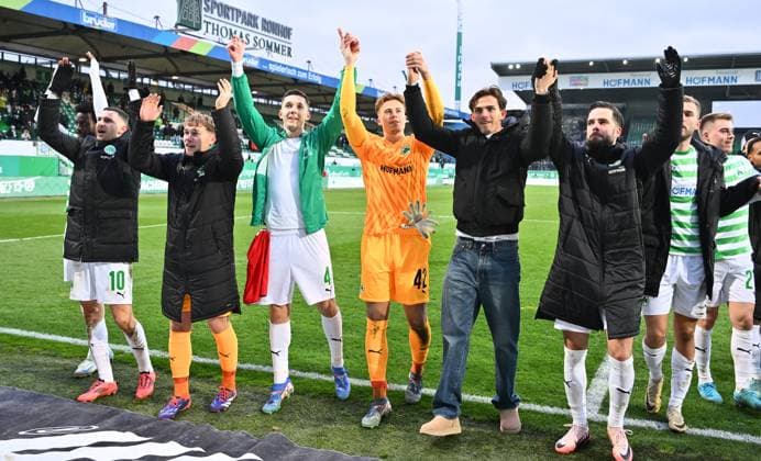 15 12 2024 Soccer Season 2024 2025 2 Soccer Bundesliga 16 Matchday SpVgg Greuther Fürth Kleeblatt Hannover 96 Sportfoto Zink xwoxzix DFL regulations prohibit any use of photographs as image sequences and or quasi video only for editorial use Branimir Hrgota 10, SpVgg Greuther Fürth Silas Prüfrock U23 SpVgg Greuther Fürth Damian Michalski 4, SpVgg Greuther Fürth Moritz Schulze 42, SpVgg Greuther Fürth Nahuel Noll 44, SpVgg Greuther Fürth Niko Gießelmann Giesselmann 17, SpVgg Greuther Fürth Cheering after the end of the match