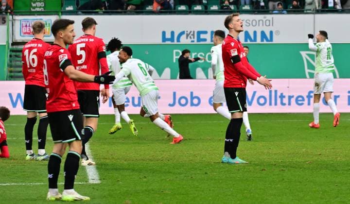 15 12 2024 Soccer Season 2024 2025 2 Soccer Bundesliga 16 Matchday SpVgg Greuther Fürth Kleeblatt Hannover 96 Sportfoto Zink MeZi xmexzix DFL regulations prohibit any use of photographs as image sequences and or quasi video only for editorial use Havard Nielsen 16, Hannover 96 H96 Enzo Leopold 8, Hannover 96 H96 Phil Neumann 5, Hannover 96 H96 Josh Knight 2, Hannover 96 H96 disappointed Disappointment after conceding goal to 1 0