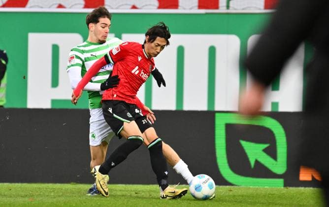 15 12 2024 Soccer Season 2024 2025 2 Soccer Bundesliga 16 Matchday SpVgg Greuther Fürth Kleeblatt Hannover 96 Sportfoto Zink xwoxzix DFL regulations prohibit any use of photographs as image sequences and or quasi video only for editorial use Reno Münz Muenz 5, SpVgg Greuther Fürth Sei Muroya 21, Hannover 96 H96