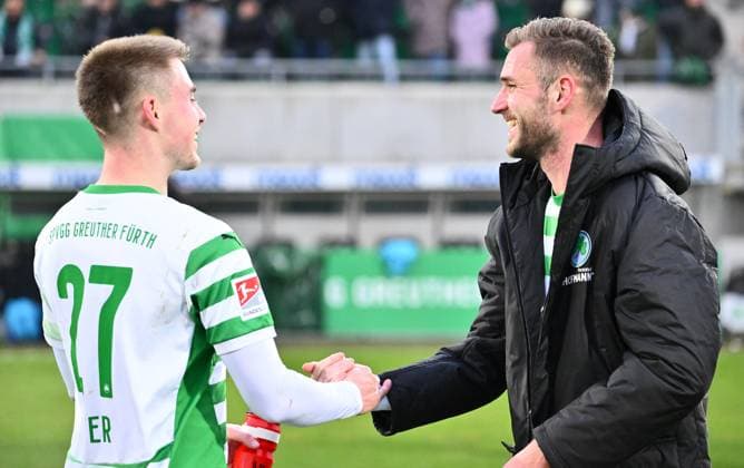 15 12 2024 Soccer Season 2024 2025 2 Soccer Bundesliga 16 Matchday SpVgg Greuther Fürth Kleeblatt Hannover 96 Sportfoto Zink xwoxzix DFL regulations prohibit any use of photographs as image sequences and or quasi video only for editorial use Gian Luca Gian Luca Itter 27, SpVgg Greuther Fürth Dennis Srbeny 7, SpVgg Greuther Fürth Jubel Freude nach Spielende