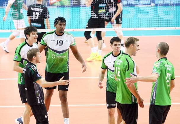 Bitterfelds joy at winning a point, He Volleyball, 1 Bundesliga, 2024 25, TSV Haching Muenchen vs VC Bitterfeld Wolfen, 15 12 24, Geothermie Arena, Unterhaching Copyright: WolfgangxFehrmann
