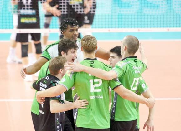 Bitterfelds joy at winning a point, He Volleyball, 1 Bundesliga, 2024 25, TSV Haching Muenchen vs VC Bitterfeld Wolfen, 15 12 24, Geothermie Arena, Unterhaching Copyright: WolfgangxFehrmann