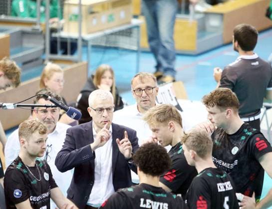 3 from left coach Mircea DUDAS Haching , He Volleyball, 1 Bundesliga, 2024 25, TSV Haching Muenchen vs VC Bitterfeld Wolfen, 15 12 24, Geothermie Arena, Unterhaching Copyright: WolfgangxFehrmann