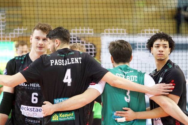 Hachinger joy after point win, He Volleyball, 1 Bundesliga, 2024 25, TSV Haching Muenchen vs VC Bitterfeld Wolfen, 15 12 24, Geothermie Arena, Unterhaching Copyright: WolfgangxFehrmann