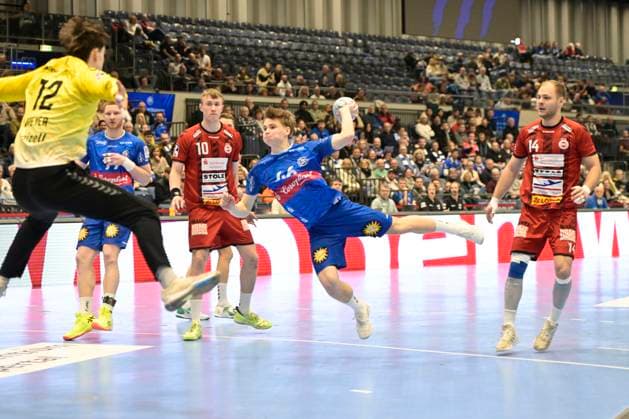 GER, 2 HBL, BHC06, BHC06 vs VfL Lübeck Schwartau 15 12 2024 Düsseldorf, Mitsubishi Electric Halle, GER, 2 HBL, BHC06 vs VfL Lübeck Schwartau 2 HBL regulations prohibit any use of photographs as image sequences and or quasi video in the picture Julian Fuchs Bergischer HC 46 vs Paul Dreyer VFL Lübeck Schwartau 12 NordphotoxGmbHx xFreund nph00018