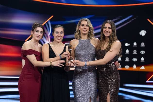 Bilder des Jahres 2024, Sport 12 Dezember Sport Themen der Woche KW50 Elisa Mevius, Svenja Brunckhorst, Sonja Greinacher, Marie Reichert (3x3 Basketball, Olympiasiegerinnen Paris 2024) mit dem Preis zur Mannschaft des Jahres, GER, Sportler des Jahres 2024, Gala im Kurhaus Baden Baden, 15.12.2024 GER, Sportler des Jahres 2024, Gala im Kurhaus Baden Baden, 15.12.2024 Baden Baden *** Elisa Mevius, Svenja Brunckhorst, Sonja Greinacher, Marie Reichert 3x3 Basketball, Olympic Champions Paris 2024 with the Team of the Year Award, GER, Sportswoman of the Year 2024, Gala at Kurhaus Baden Baden, 15 12 2024 GER, Sportswoman of the Year 2024, Gala at Kurhaus Baden Baden, 15 12 2024 Baden Baden Copyright: xEibner-Pressefoto Memmlerx EP_MMR