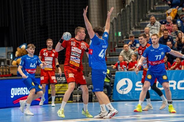 15 12 2024, xkkux, Handball, 2 HBL, Bergischer HC VfL Lübeck Schwartau, Mitsubishi Electric HALLE Düsseldorf, Season 2024 2025 Ole Hagedorn VFL Lübeck Schwartau 10 vs Aron Seesing BHC 49 NRW Germany