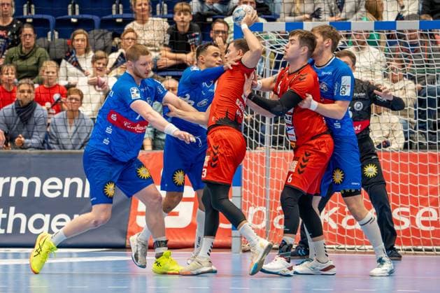 15 12 2024, xkkux, Handball, 2 HBL, Bergischer HC VfL Lübeck Schwartau, Mitsubishi Electric HALLE Düsseldorf, Saison 2024 2025 Janik Schrader VfL Luebeck Schwartau, 23 and Rasmus Willette Houmöller VFL Lübeck Schwartau 6 against Johannes Wasielewski BHC 77 , Belal Ibrahim Massoud BHC 20 and Aron Seesing BHC 49 NRW Germany