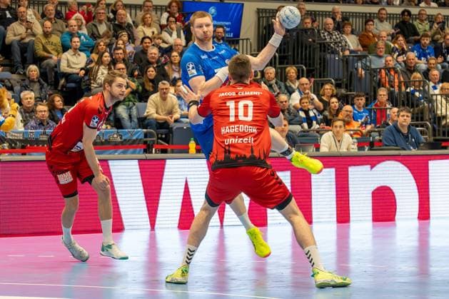 15 12 2024, xkkux, Handball, 2 HBL, Bergischer HC VfL Lübeck Schwartau, Mitsubishi Electric HALLE Düsseldorf, Season 2024 2025 Johannes Wasielewski BHC 77 vs Ole Hagedorn VFL Lübeck Schwartau 10 NRW Germany