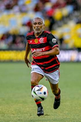 RIO DE JANEIRO, BRAZIL, DECEMBER 15: Romario of Flamengo on the ball during the testimonial match to honour Adriano Imperador between Flamengo and Friends of Italy at the Maracana Stadium in Rio de Janeiro, Brazil (Andre Ricardo SPP) Copyright: xAndrexRicardox xSPPx spp-en-AnRiSp-SPP4_DURAO_1512-8907