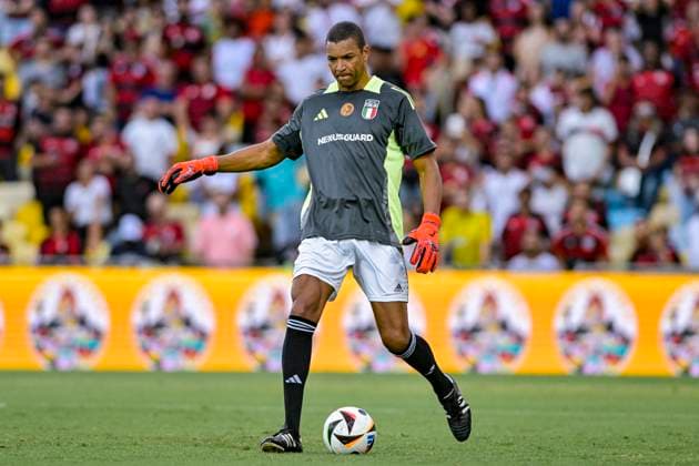 RIO DE JANEIRO, BRAZIL, DECEMBER 15: Dida of Italy during the testimonial match to honour Adriano Imperador between Flamengo and Friends of Italy at the Maracana Stadium in Rio de Janeiro, Brazil (Andre Ricardo SPP) Copyright: xAndrexRicardox xSPPx spp-en-AnRiSp-SPP4_DURAO_1512-8982