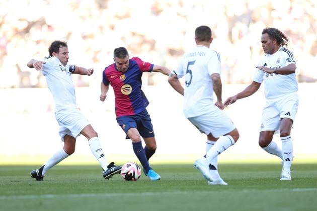 Javier Saviola (Barcelona legends), DECEMBER 14, 2024 - Football Soccer : AMUSE EL CLASICO in TOKYO presented by VITAS between FC Barcelona, Barca legends 2-1 Real Madrid legends at Ajinomoto Stadium in Tokyo, Japan. Noxthirdxpartyxsales  (276223174)