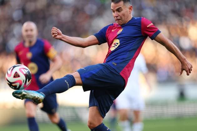 Javier Saviola (Barcelona legends), DECEMBER 14, 2024 - Football Soccer : AMUSE EL CLASICO in TOKYO presented by VITAS between FC Barcelona, Barca legends 2-1 Real Madrid legends at Ajinomoto Stadium in Tokyo, Japan. Noxthirdxpartyxsales  (276223224)