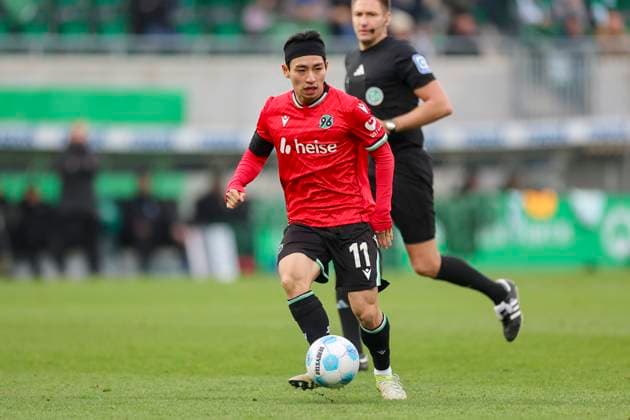 Hyunju Lee Hannover 96 controls the ball, 2 Bundesliga, SpVgg Greuther Fürth vs Hannover 96, Sportpark Ronhof Thomas Sommer, December 15, 2024 in Fürth, Germany Photo by Marco Steinbrenner DeFodi Images Hyunju Lee Hannover 96 controls the ball, 2 Bundesliga, SpVgg Greuther Fürth vs Hannover 96, Sportpark Ronhof Thomas Sommer, December 15, 2024 in Fürth, Germany Photo by Marco Steinbrenner DeFodi Images DFB DFL REGULATIONS PROHIBIT ANY USE OF PHOTOGRAPHS AS IMAGE SEQUENCES AND OR QUASI VIDEO Defodi 700 fuerth hannover 20241215 166 Defodi-700 DFB DFL REGULATIONS PROHIBIT ANY USE OF PHOTOGRAPHS AS IMAGE SEQUENCES AND OR QUASI-VIDEO.