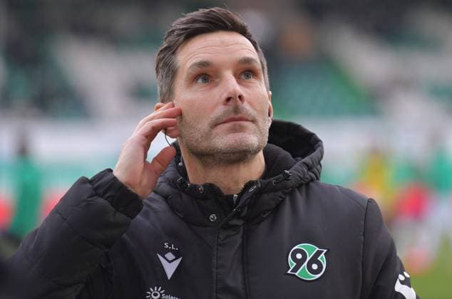 15 12 2024, xblx, Fußball 2 Bundesliga, Spvgg Greuther Fuerth Hannover 96 emspor, v l Trainer Stefan Leitl Coach Hannover 96 DFL DFB REGULATIONS PROHIBIT ANY USE OF PHOTOGRAPHS as IMAGE SEQUENCES and or QUASI VIDEO Fuerth