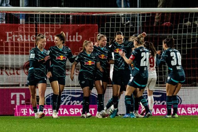 Google Pixel Womens Bundesliga 1 FC Köln RB Leipzig 16 12 2024 Cheers for 0 1 by Giovanna Hoffmann RB Leipzig, 7 Google Pixel Womens Bundesliga 1 FC Köln RB Leipzig, Cologne, Franz Kremer Stadium on 16 12 2024 DFB REGULATIONS PROHIBIT ANY USE OF PHOTOGRAPHS AS IMAGE SEQUENCES AND OR QUASI VIDEO Copyright: xBEAUTIFULxSPORTS Wunderlx