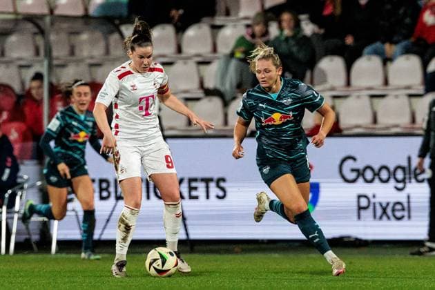 Google Pixel Frauen Bundesliga 1 FC Köln RB Leipzig 16 12 2024 duel Adriana Achcinska 1 FC Köln, 9 , Marleen Schimmer RB Leipzig, 14 Google Pixel Frauen Bundesliga 1 FC Köln RB Leipzig, Köln, Franz Kremer Stadion am 16 12 2024 DFB REGULATIONS PROHIBIT ANY USE OF PHOTOGRAPHS AS IMAGE SEQUENCES AND OR QUASI VIDEO Copyright: xBEAUTIFULxSPORTS Wunderlx