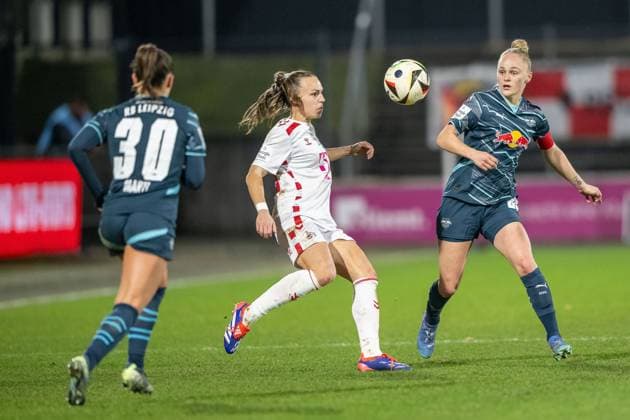16 12 2024, Soccer Google Pixel Womens Bundesliga, Season 2024 2025, Matchday 12, 1 FC Cologne RB Leipzig at Franz Kremer Stadium in Cologne duel between Adriana Achcinska 1 FC Cologne, 09 and Victoria Krug RB Leipzig, 20 Before that Lara Marti RB Leipzig, 30 Important note In accordance with the regulations of the DFL German Football League and the DFB German Football Association, it is prohibited to utilize or have utilized photographs taken in the stadium or of the match in the form of sequential images or video-like photo series Foto Kirchner Media TH Copyright: xKirchner-Media THx