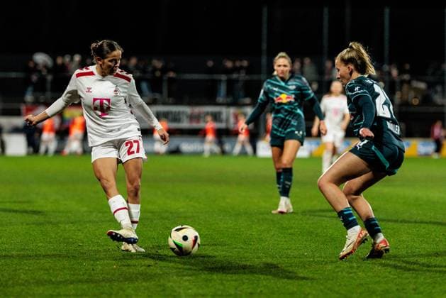 Google Pixel Women Bundesliga 1 FC Köln RB Leipzig 16 12 2024 duel Laura Feiersinger 1 FC Köln, 27 , Marlene Müller RB Leipzig, 27 Google Pixel Women Bundesliga 1 FC Köln RB Leipzig, Köln, Franz Kremer Stadion am 16 12 2024 DFB REGULATIONS PROHIBIT ANY USE OF PHOTOGRAPHS AS IMAGE SEQUENCES AND OR QUASI VIDEO Copyright: xBEAUTIFULxSPORTS Wunderlx
