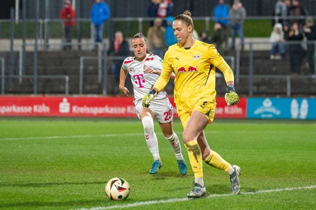 16 12 2024, Soccer Google Pixel Womens Bundesliga, Season 2024 2025, Matchday 12, 1 FC Koeln RB Leipzig at Franz Kremer Stadium in Cologne duel between Vanessa Leimenstoll 1 FC Koeln, 29 and Eva Herzog RB Leipzig, 01 Important note In accordance with the regulations of the DFL German Football League and the DFB German Football Association, it is prohibited to utilize or have utilized photographs taken in the stadium and or of the match in the form of sequential images and or video-like photo series Foto Kirchner Media TH Copyright: xKirchner-Media THx