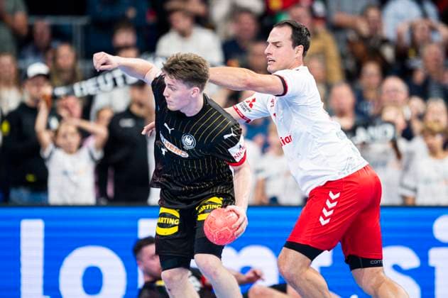 07 11 2024 Handball, mens international match, European Championship qualifier in Mannheim, Germany Switzerland L R Nils Lichtlein Germany , Michael Kusio Switzerland Mannheim Baden Württemberg Germany SAP Arena