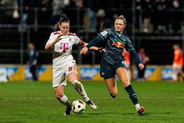 Google Pixel Frauen Bundesliga 1 FC Köln RB Leipzig 16 12 2024 duel Adriana Achcinska 1 FC Köln, 9 , Marleen Schimmer RB Leipzig, 14 Google Pixel Frauen Bundesliga 1 FC Köln RB Leipzig, Köln, Franz Kremer Stadion am 16 12 2024 DFB REGULATIONS PROHIBIT ANY USE OF PHOTOGRAPHS AS IMAGE SEQUENCES AND OR QUASI VIDEO Copyright: xBEAUTIFULxSPORTS Wunderlx
