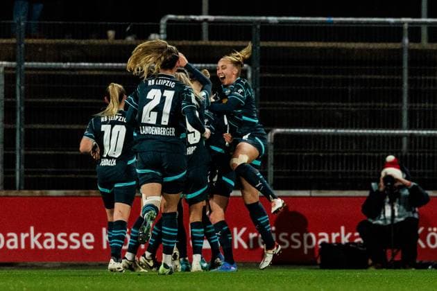 Google Pixel Womens Bundesliga 1 FC Köln RB Leipzig 16 12 2024 Cheers for 0 3 by Giovanna Hoffmann RB Leipzig, 7 Google Pixel Womens Bundesliga 1 FC Köln RB Leipzig, Cologne, Franz Kremer Stadium on 16 12 2024 DFB REGULATIONS PROHIBIT ANY USE OF PHOTOGRAPHS AS IMAGE SEQUENCES AND OR QUASI VIDEO Copyright: xBEAUTIFULxSPORTS Wunderlx