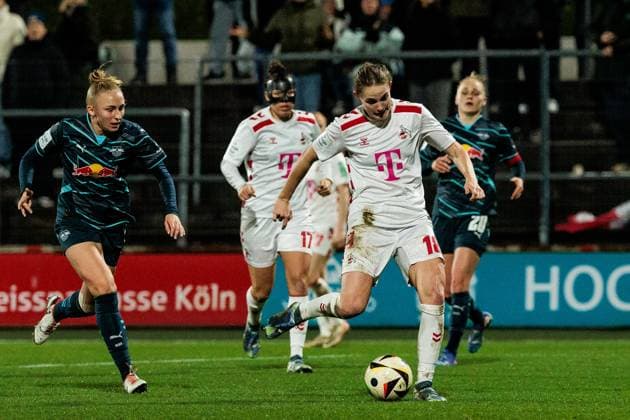 Google Pixel Womens Bundesliga 1 FC Köln RB Leipzig 16 12 2024 Taylor Ziemer 1 FC Köln, 18 hits to 1 3 Google Pixel Womens Bundesliga 1 FC Köln RB Leipzig, Köln, Franz Kremer Stadion am 16 12 2024 DFB REGULATIONS PROHIBIT ANY USE OF PHOTOGRAPHS AS IMAGE SEQUENCES AND OR QUASI VIDEO Copyright: xBEAUTIFULxSPORTS Wunderlx