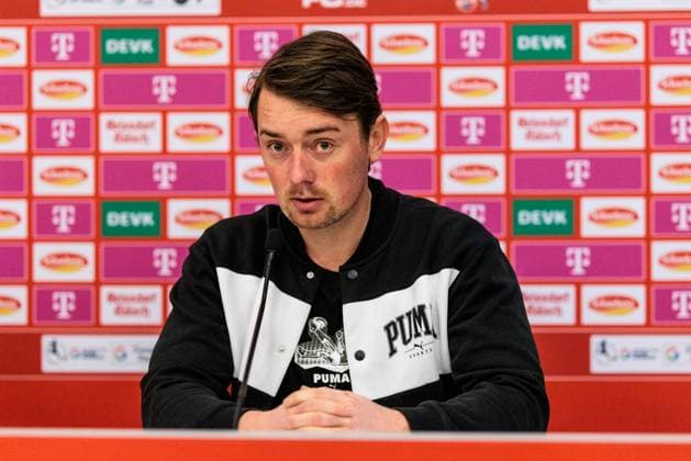 Google Pixel Women Bundesliga 1 FC Köln RB Leipzig 16 12 2024 Jonas Stephan Coach RB Leipzig during the press conference Google Pixel Women Bundesliga 1 FC Köln RB Leipzig, Cologne, Franz Kremer Stadium on 16 12 2024 DFB REGULATIONS PROHIBIT ANY USE OF PHOTOGRAPHS AS IMAGE SEQUENCES AND OR QUASI VIDEO Copyright: xBEAUTIFULxSPORTS Wunderlx