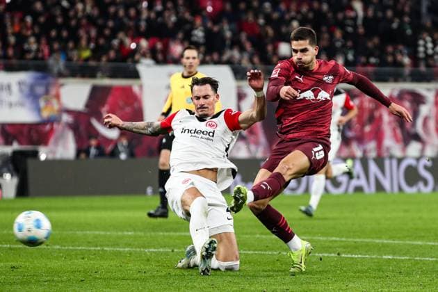 Andre Silva RB Leipzig,19 vs Robin Koch Eintracht Frankfurt,4 1 Soccer Bundesliga Season 2024 2025 Point Match RB Leipzig vs Eintracht Frankfurt at the Red Bull Arena in Leipzig Action,Soccer,Germany,Man,Men,15 12 2024