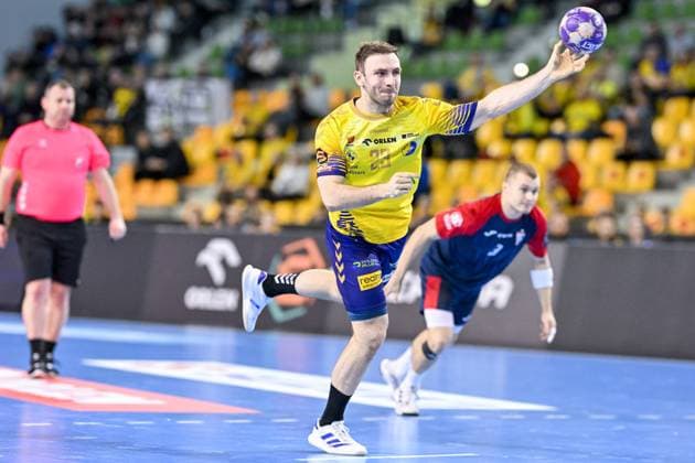 16.12.2024 KIELCE UL. BOCZNA ( POLAND ) PILKA RECZNA ( HANDBALL ) ORLEN SUPERLIGA MEZCZYZN SEZON 2024 2025 LIGA POLSKA ( SUPERLEAGUE MEN S POLISH LEAGUE ) MECZ INDUSTRIA KIELCE - GORNIK ZABRZE ( GAME ) NZ ARKADIUSZ MORYTO SYLWETKA FOTO MICHAL STANCZYK CYFRASPORT NEWSPIX.PL --- Newspix.pl  20241216CSMS0021