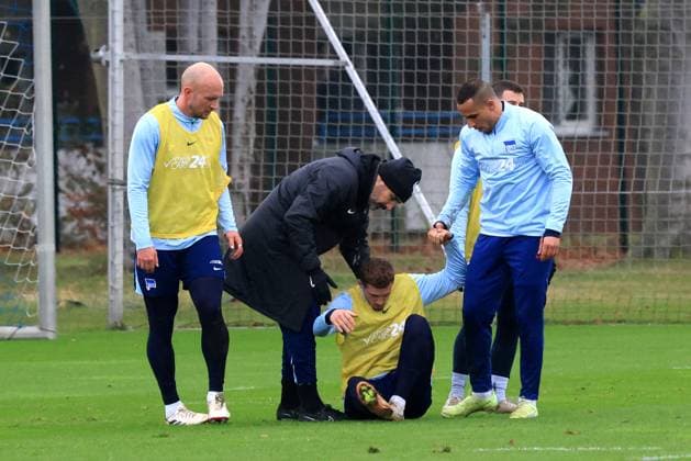 DEU, DFL, 2 FBL Hertha BSC, Training, 17 12 2024, Sportforum, Berlin, DEU, DFL, 2 FBL Hertha BSC, Training, im Bild Michael Cuisance Hertha BSC Berlin 27 , äCheftrainer Cristian Fiel Hertha BSC Berlin , Toni Leistner Hertha BSC Berlin 37 , Karim Ben Hatira DFL regulations prohibit any use of Photographs as image sequences and or quasi video Foto Juergen Engler nordphoto GmbH nordphotoxGmbHx xEngler nph00076