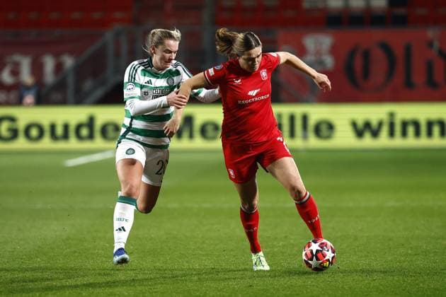 ENSCHEDE - (l-r) Saoirse Noonan of Celtic FC, Alieke Tuin of FC Twente during the UEFA Champions League women s match between FC Twente and Celtic FC at Stadion De Grolsch Veste on Dec. 17, 2024 in Enschede, Netherlands. ANP VINCENT JANNINK UEFA Women s Champions League 2024 25 Group Stage MD6 2024 25 xVIxANPxSportx xxANPxIVx 515911636 originalFilename: 515911636.jpg