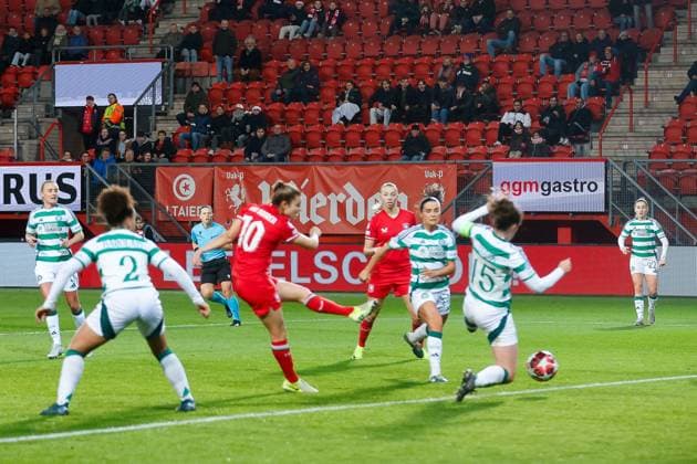 ENSCHEDE, Stadium De Grolsch Veste, 17-12-2024 , season 2024 2025 , UEFA Champions League Women. during the match Twente - Celtic (women), FC Twente player Kayleigh van Dooren scores 1-0 Twente - Celtic (women)  x27073503x Copyright: