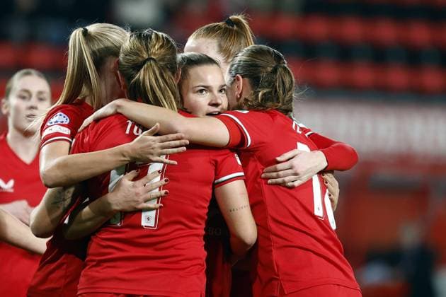 ENSCHEDE - Kayleigh van Dooren of FC Twente celebrates the 1-0 during the UEFA Champions League women s match between FC Twente and Celtic FC at Stadion De Grolsch Veste on Dec. 17, 2024 in Enschede, Netherlands. ANP VINCENT JANNINK UEFA Women s Champions League 2024 25 Group Stage MD6 2024 25 xVIxANPxSportx xxANPxIVx 515912029 originalFilename: 515912029.jpg