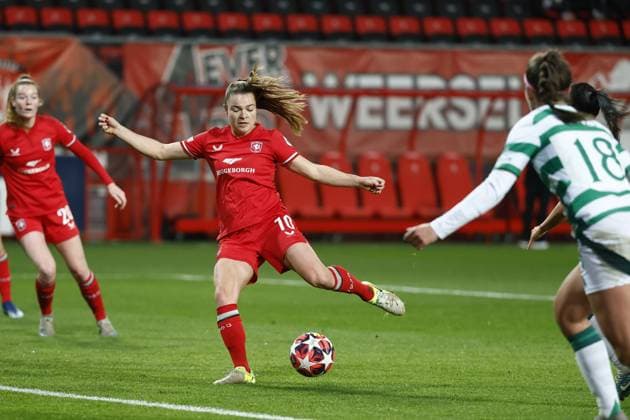 ENSCHEDE - Kayleigh van Dooren of FC Twente scores the 1-0 during the UEFA Champions League women s match between FC Twente and Celtic FC at Stadion De Grolsch Veste on Dec. 17, 2024 in Enschede, Netherlands. ANP VINCENT JANNINK UEFA Women s Champions League 2024 25 Group Stage MD6 2024 25 xVIxANPxSportx xxANPxIVx 515912070 originalFilename: 515912070.jpg