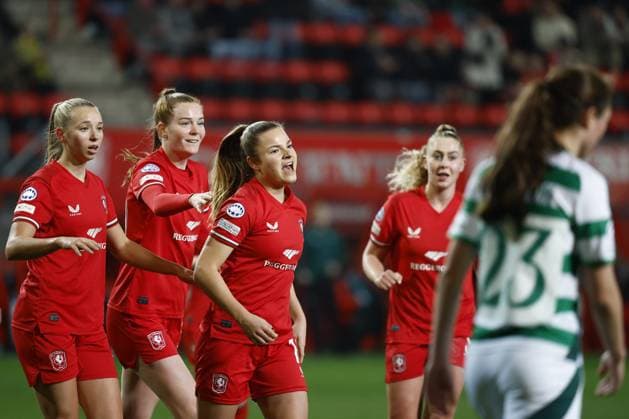 ENSCHEDE - Kayleigh van Dooren of FC Twente (c) celebrates the 1-0 during the UEFA Champions League women s match between FC Twente and Celtic FC at Stadion De Grolsch Veste on Dec. 17, 2024 in Enschede, Netherlands. ANP VINCENT JANNINK UEFA Women s Champions League 2024 25 Group Stage MD6 2024 25 xVIxANPxSportx xxANPxIVx 515912084 originalFilename: 515912084.jpg