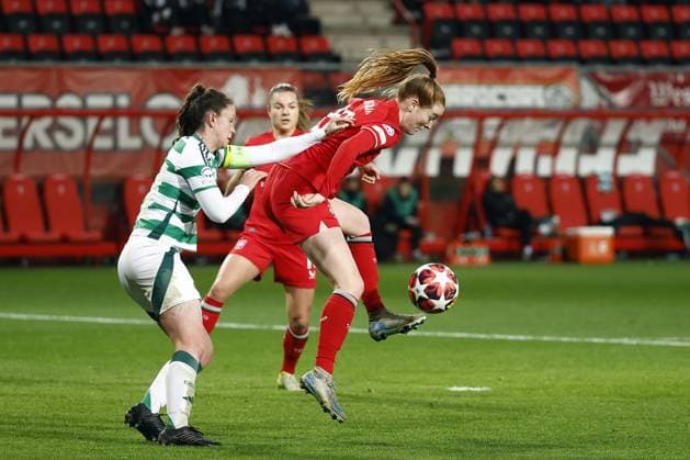 ENSCHEDE - (l-r) Natalie Ross of Celtic FC, Nikee van Dijk of FC Twente during the UEFA Champions League women s match between FC Twente and Celtic FC at Stadion De Grolsch Veste on Dec. 17, 2024 in Enschede, Netherlands. ANP VINCENT JANNINK UEFA Women s Champions League 2024 25 Group Stage MD6 2024 25 xVIxANPxSportx xxANPxIVx 515912113 originalFilename: 515912113.jpg