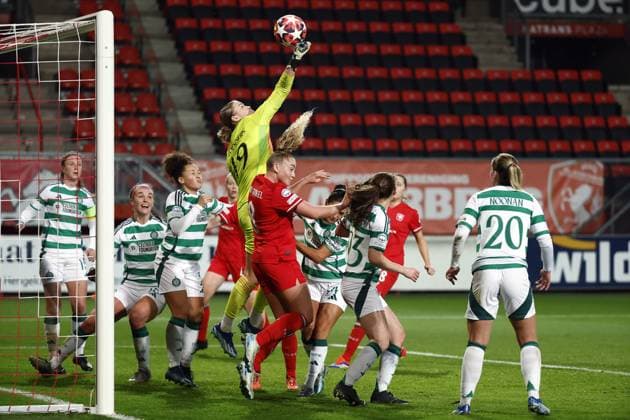 ENSCHEDE - Celtic FC goalkeeper Lisa Rodgers strikes the ball into her own goal, 2-0 during the UEFA Champions League women s match between FC Twente and Celtic FC at Stadion De Grolsch Veste on Dec. 17, 2024 in Enschede, Netherlands. ANP VINCENT JANNINK UEFA Women s Champions League 2024 25 Group Stage MD6 2024 25 xVIxANPxSportx xxANPxIVx 515912511 originalFilename: 515912511.jpg