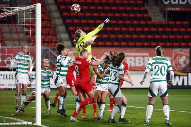 ENSCHEDE - Celtic FC goalkeeper Lisa Rodgers strikes the ball into her own goal, 2-0 during the UEFA Champions League women s match between FC Twente and Celtic FC at Stadion De Grolsch Veste on Dec. 17, 2024 in Enschede, Netherlands. ANP VINCENT JANNINK UEFA Women s Champions League 2024 25 Group Stage MD6 2024 25 xVIxANPxSportx xxANPxIVx 515912533 originalFilename: 515912533.jpg