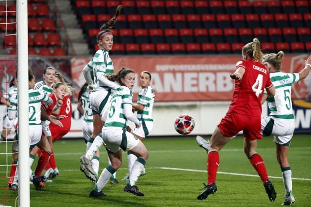 ENSCHEDE - Natalie Ross of Celtic FC scores in her own goal (right) during the UEFA Champions League women s match between FC Twente and Celtic FC at Stadion De Grolsch Veste on Dec. 17, 2024 in Enschede, Netherlands. ANP VINCENT JANNINK UEFA Women s Champions League 2024 25 Group Stage MD6 2024 25 xVIxANPxSportx xxANPxIVx 515913031 originalFilename: 515913031.jpg