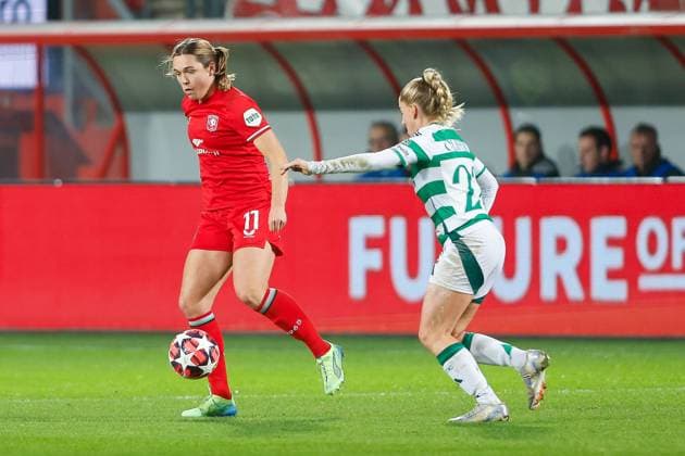 ENSCHEDE, Stadium De Grolsch Veste, 17-12-2024 , season 2024 2025 , UEFA Champions League Women. during the match Twente - Celtic (women), FC Twente player Alieke Tuin Celtic player Emma Louise Lawton Twente - Celtic (women)  x27073883x Copyright: