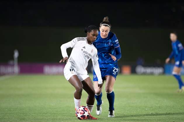 UEFA Women s Champions League - Real Madrid vs Chelsea MADRID, SPAIN -December 17: Linda Caicedo of Real Madrid women and Erin Cuthbert of Chelsea fight for the ball during the UEFA Women s Champions League match between Real Madrid and Chelsea at Alfredo Di Stefano stadium in Madrid. (Photo by Guillermo Martinez) Madrid Alfredo Di Stefano Stadium Spain Copyright: xGuillermoxMartinezx