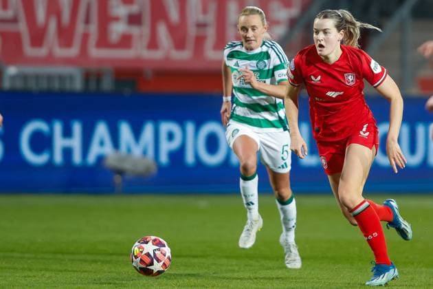ENSCHEDE, Stadium De Grolsch Veste, 17-12-2024 , season 2024 2025 , UEFA Champions League Women. during the match Twente - Celtic (women), final result 3-0, Celtic player Natalie Ross FC Twente player Charlotte Hulst Twente - Celtic (women)  x27074500x Copyright: